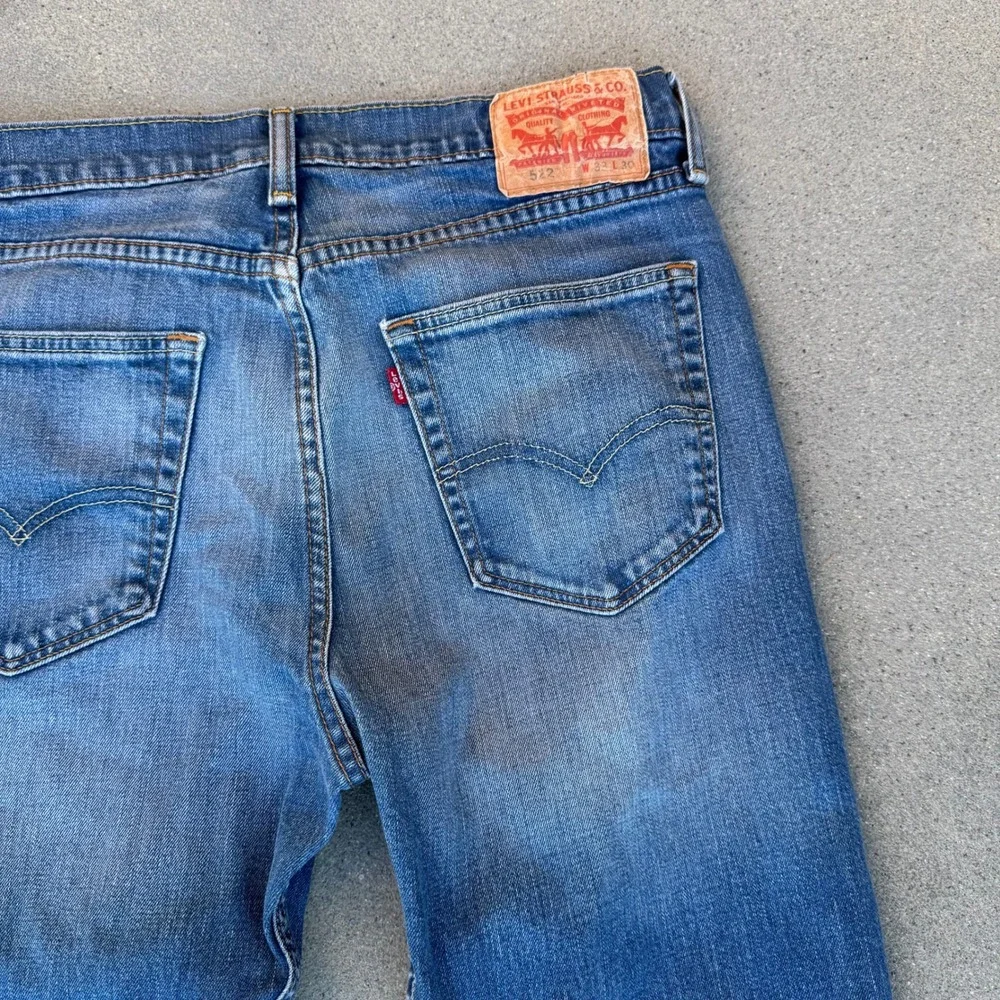 Levi's 522 Slim Taper Jeans Men 33x30 Blue Medium Wash Distressed